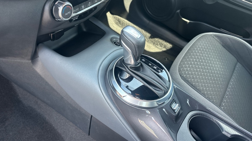 Nissan Juke 1.0 DiG-T 114 N-Connecta 5dr DCT Petrol Hatchback - Image 13
