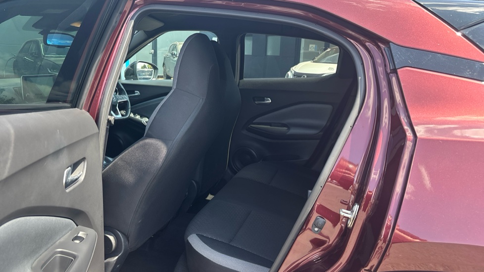 Nissan Juke 1.0 DiG-T 114 N-Connecta 5dr DCT Petrol Hatchback - Image 16