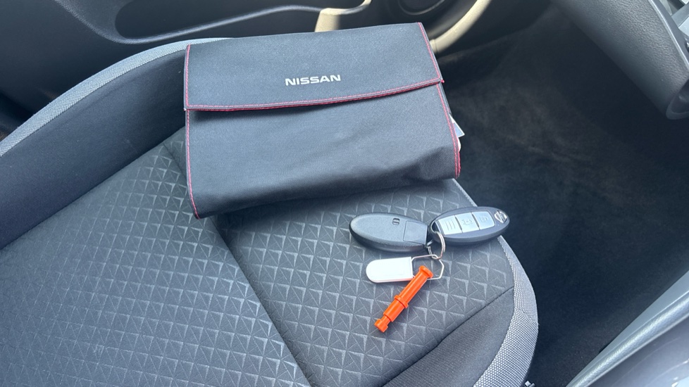 Nissan Juke 1.0 DiG-T 114 N-Connecta 5dr DCT Petrol Hatchback - Image 19