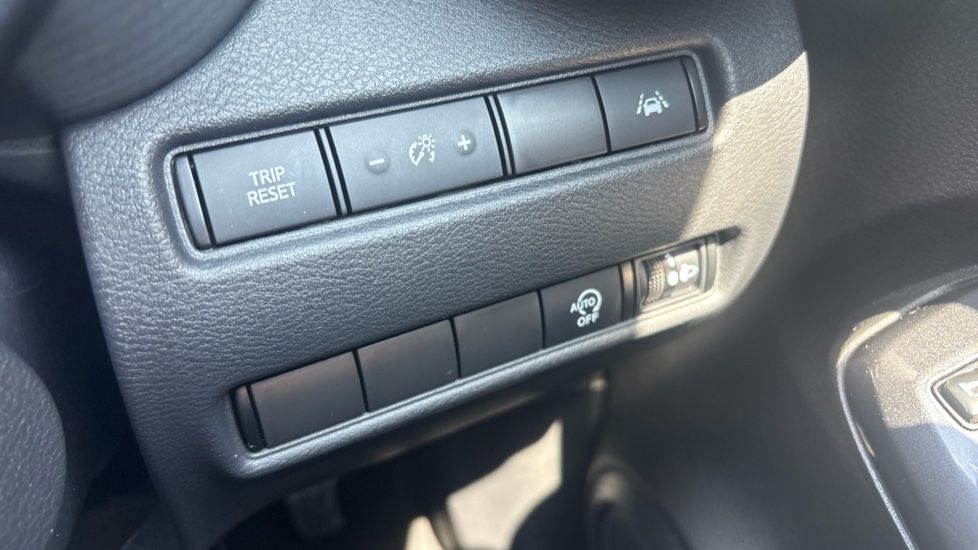 Nissan Juke 1.0 DiG-T 114 N-Connecta 5dr DCT Petrol Hatchback - Image 25