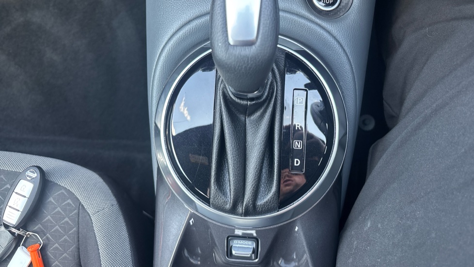 Nissan Juke 1.0 DiG-T 114 N-Connecta 5dr DCT Petrol Hatchback - Image 29