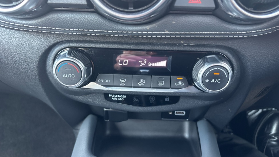 Nissan Juke 1.0 DiG-T 114 N-Connecta 5dr DCT Petrol Hatchback - Image 31