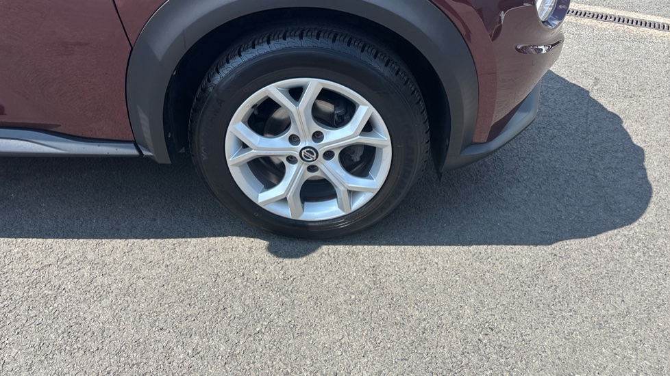 Nissan Juke 1.0 DiG-T 114 N-Connecta 5dr DCT Petrol Hatchback - Image 39