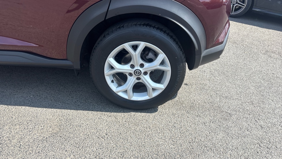 Nissan Juke 1.0 DiG-T 114 N-Connecta 5dr DCT Petrol Hatchback - Image 43