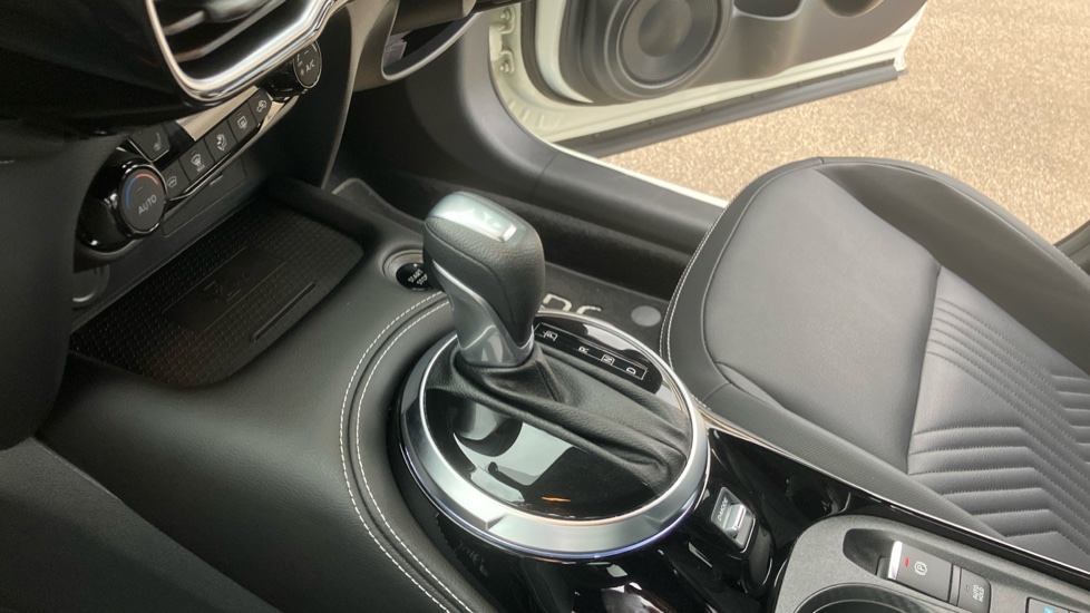 Nissan Juke 1.6 Hybrid Tekna 5dr Auto Hybrid Hatchback - Image 13