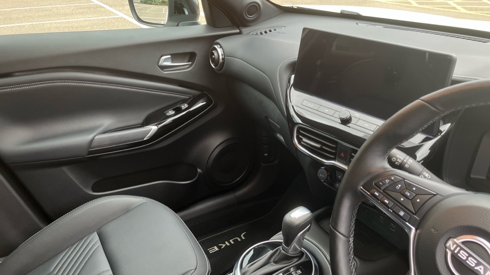 Nissan Juke 1.6 Hybrid Tekna 5dr Auto Hybrid Hatchback - Image 14