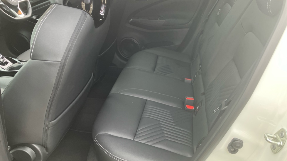 Nissan Juke 1.6 Hybrid Tekna 5dr Auto Hybrid Hatchback - Image 16