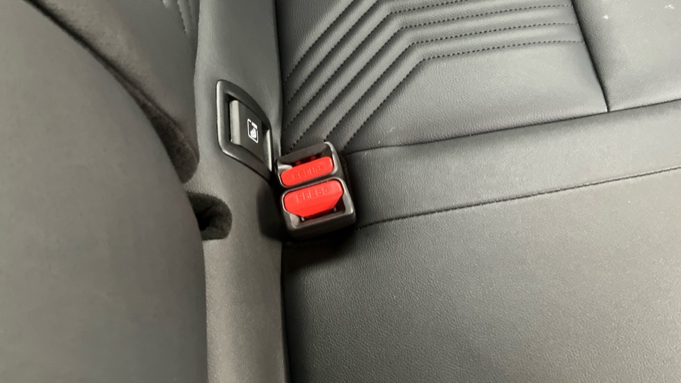 Nissan Juke 1.6 Hybrid Tekna 5dr Auto Hybrid Hatchback - Image 17