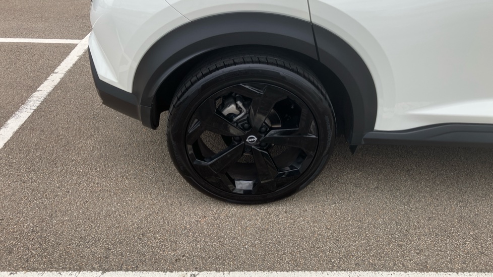 Nissan Juke 1.6 Hybrid Tekna 5dr Auto Hybrid Hatchback - Image 28
