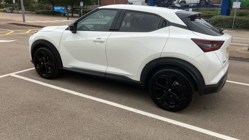 Nissan Juke 1.6 Hybrid Tekna 5dr Auto Hybrid Hatchback - Image 31