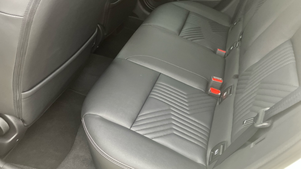 Nissan Juke 1.6 Hybrid Tekna 5dr Auto Hybrid Hatchback - Image 32