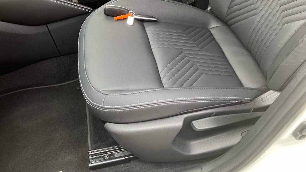 Nissan Juke 1.6 Hybrid Tekna 5dr Auto Hybrid Hatchback - Image 41