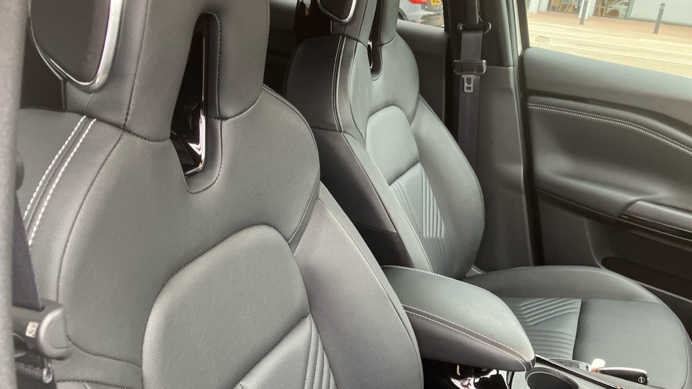 Nissan Juke 1.6 Hybrid Tekna 5dr Auto Hybrid Hatchback - Image 50