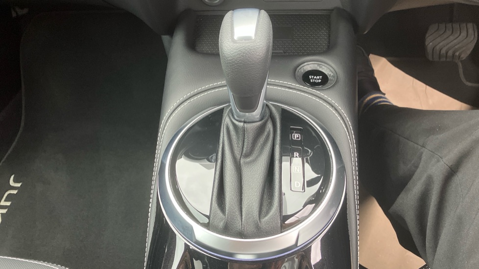 Nissan Juke 1.6 Hybrid Tekna 5dr Auto Hybrid Hatchback - Image 54