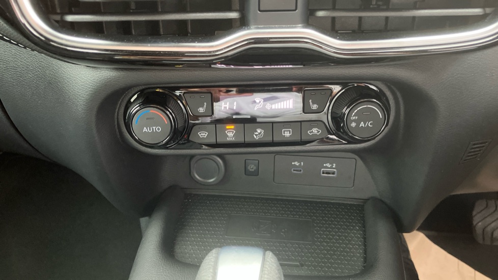 Nissan Juke 1.6 Hybrid Tekna 5dr Auto Hybrid Hatchback - Image 57