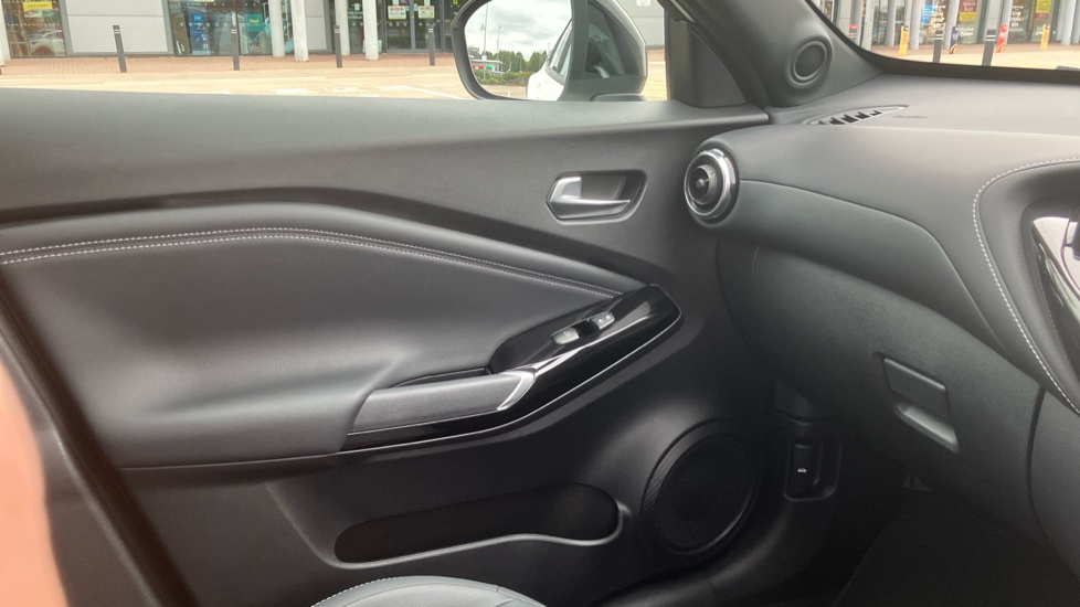 Nissan Juke 1.6 Hybrid Tekna 5dr Auto Hybrid Hatchback - Image 63