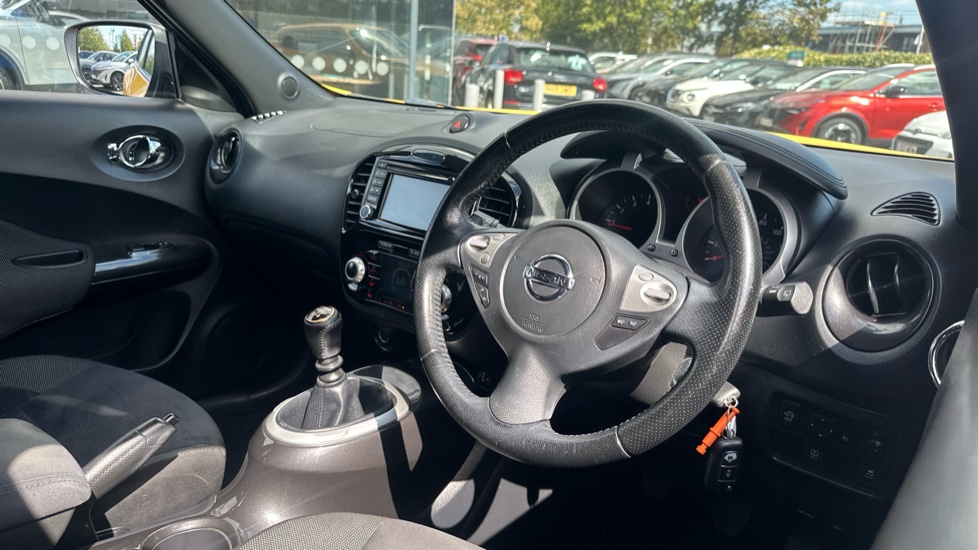 Nissan Juke 1.2 DiG-T Acenta Premium 5dr Petrol Hatchback - Image 11