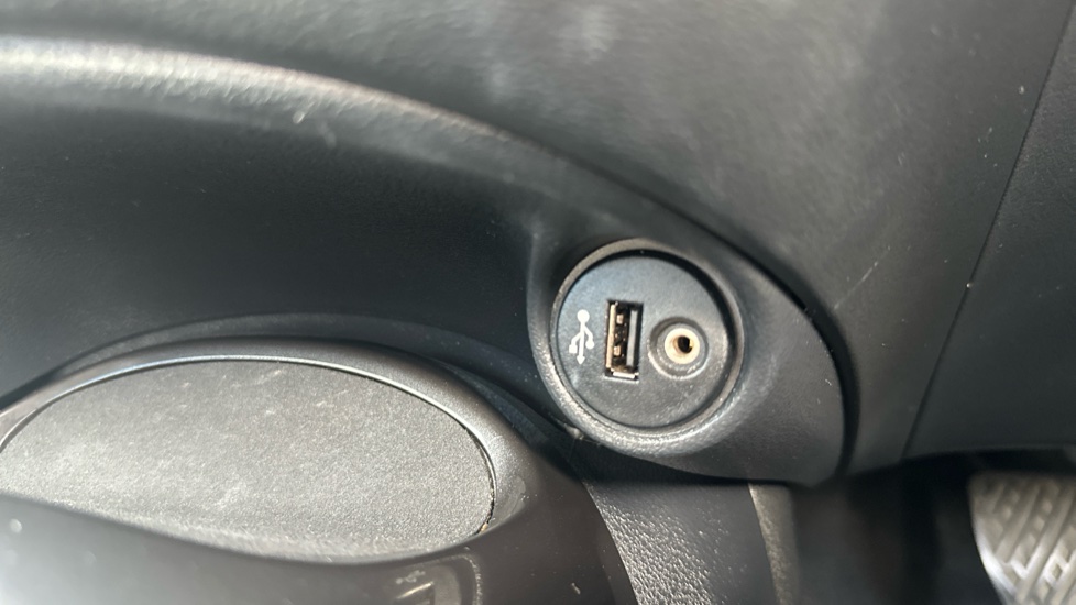 Nissan Juke 1.2 DiG-T Acenta Premium 5dr Petrol Hatchback - Image 13