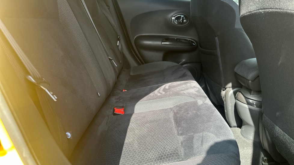 Nissan Juke 1.2 DiG-T Acenta Premium 5dr Petrol Hatchback - Image 16