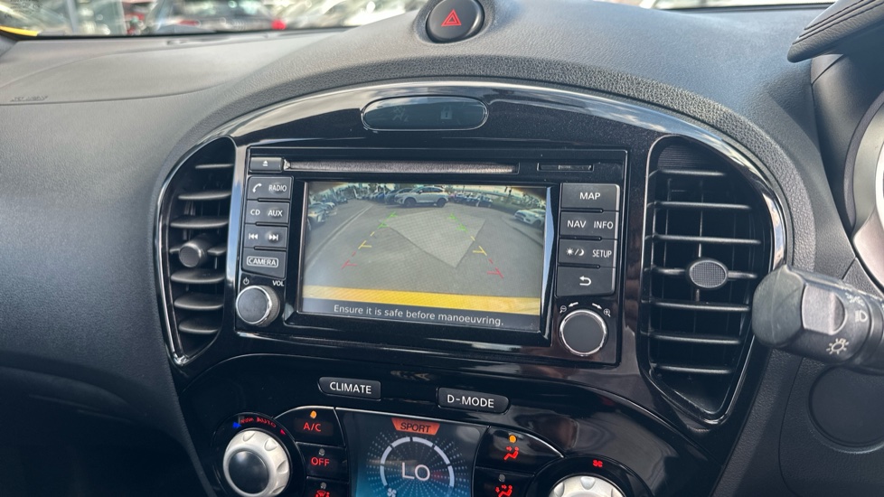 Nissan Juke 1.2 DiG-T Acenta Premium 5dr Petrol Hatchback - Image 19