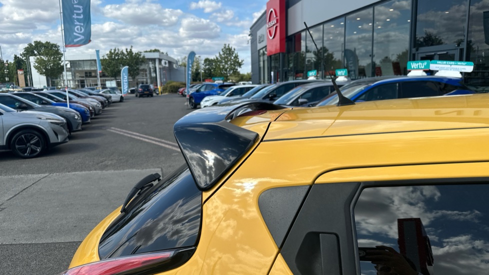 Nissan Juke 1.2 DiG-T Acenta Premium 5dr Petrol Hatchback - Image 24