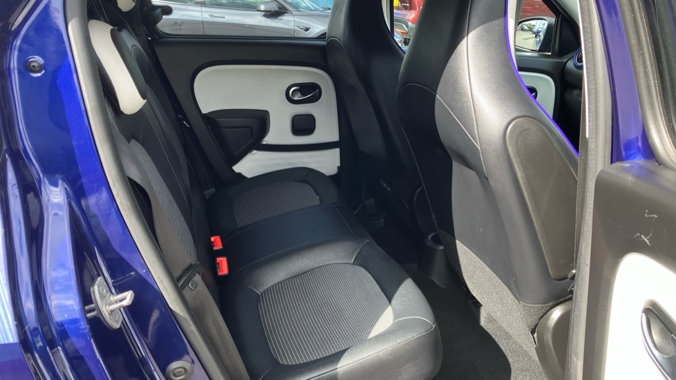 Renault Twingo 0.9 TCE Iconic 5dr [Start Stop] Petrol Hatchback - Image 16