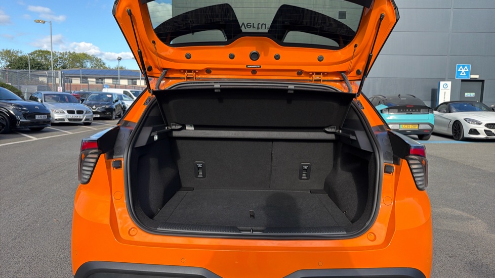 MG MG4 150kW Trophy EV Long Range 64kWh 5dr Auto Electric Hatchback - Image 4