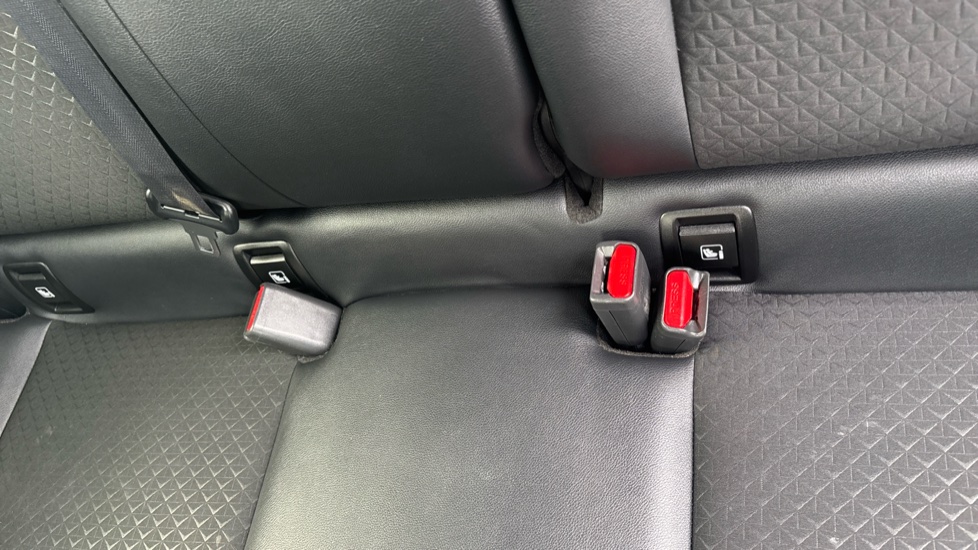 Nissan Juke 1.0 DiG-T 114 N-Connecta 5dr Petrol Hatchback - Image 17