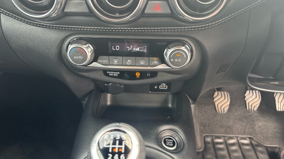 Nissan Juke 1.0 DiG-T 114 N-Connecta 5dr Petrol Hatchback - Image 27
