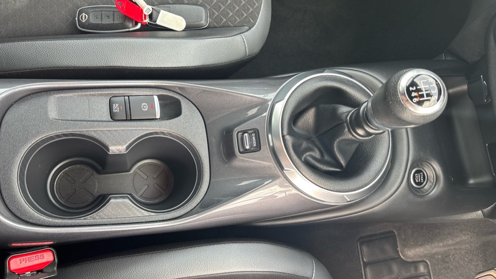 Nissan Juke 1.0 DiG-T 114 N-Connecta 5dr Petrol Hatchback - Image 28