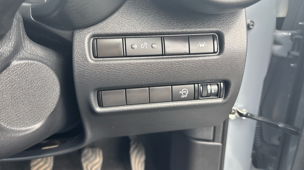 Nissan Juke 1.0 DiG-T 114 N-Connecta 5dr Petrol Hatchback - Image 32