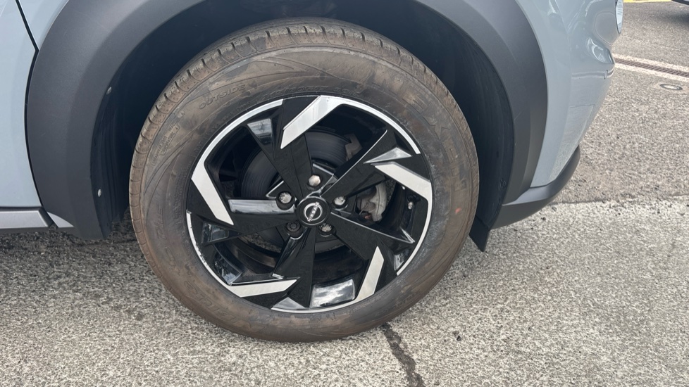 Nissan Juke 1.0 DiG-T 114 N-Connecta 5dr Petrol Hatchback - Image 37