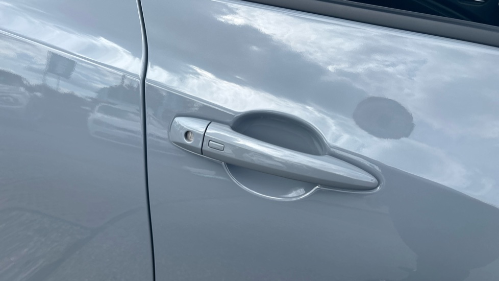 Nissan Juke 1.0 DiG-T 114 N-Connecta 5dr Petrol Hatchback - Image 38