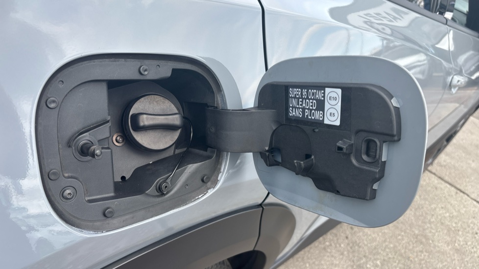 Nissan Juke 1.0 DiG-T 114 N-Connecta 5dr Petrol Hatchback - Image 39