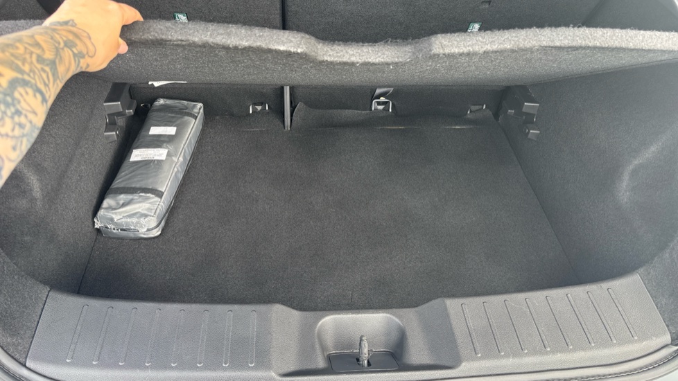 Nissan Juke 1.0 DiG-T 114 N-Connecta 5dr Petrol Hatchback - Image 40