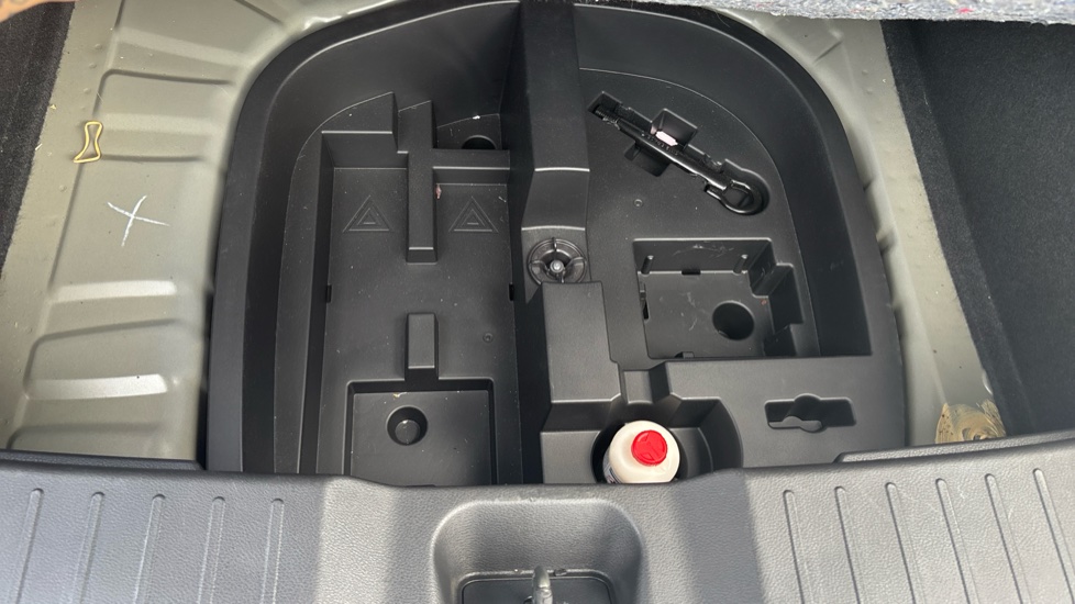 Nissan Juke 1.0 DiG-T 114 N-Connecta 5dr Petrol Hatchback - Image 41
