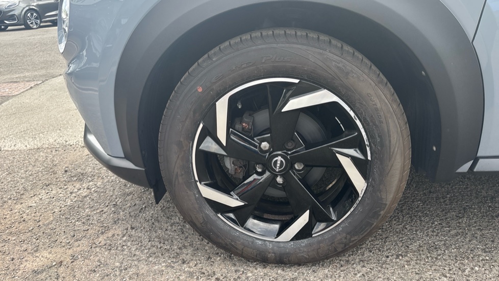 Nissan Juke 1.0 DiG-T 114 N-Connecta 5dr Petrol Hatchback - Image 44
