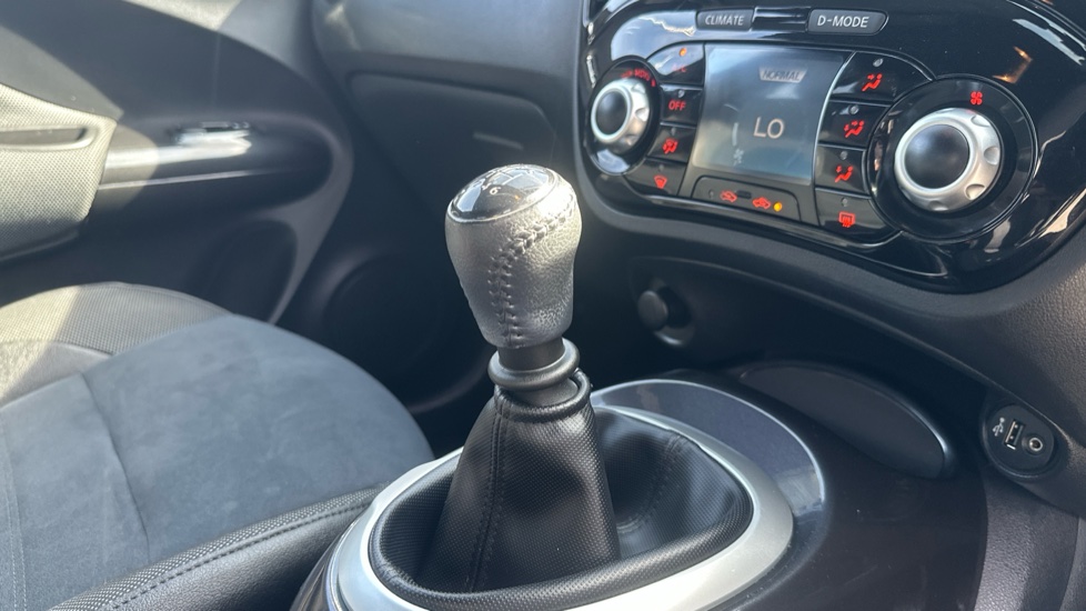 Nissan Juke 1.2 DiG-T N-Connecta 5dr Petrol Hatchback - Image 13