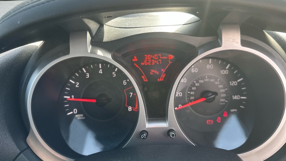 Nissan Juke 1.2 DiG-T N-Connecta 5dr Petrol Hatchback - Image 18