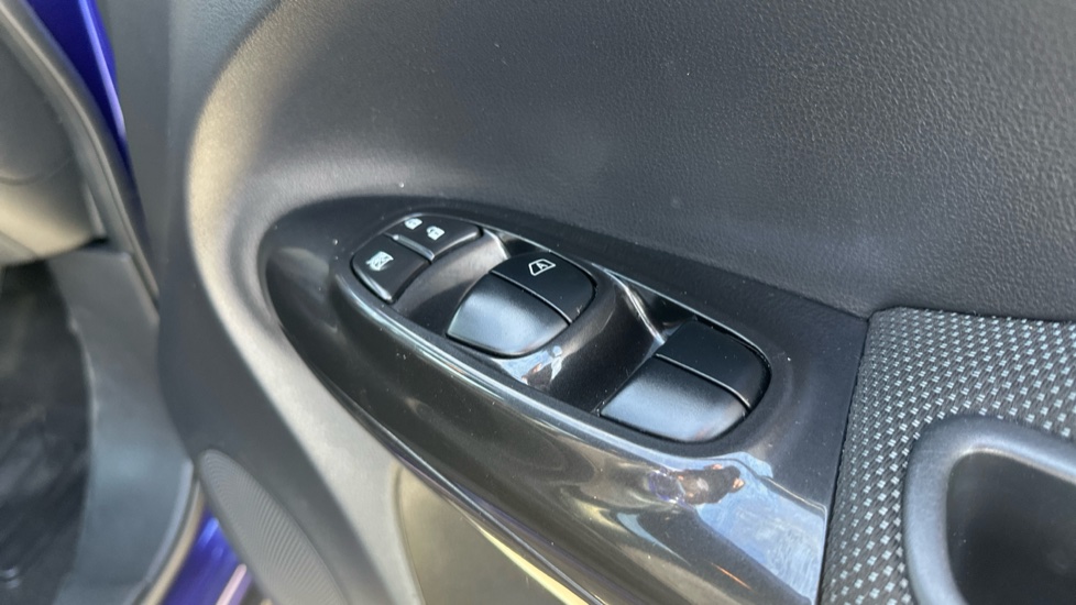 Nissan Juke 1.2 DiG-T N-Connecta 5dr Petrol Hatchback - Image 19