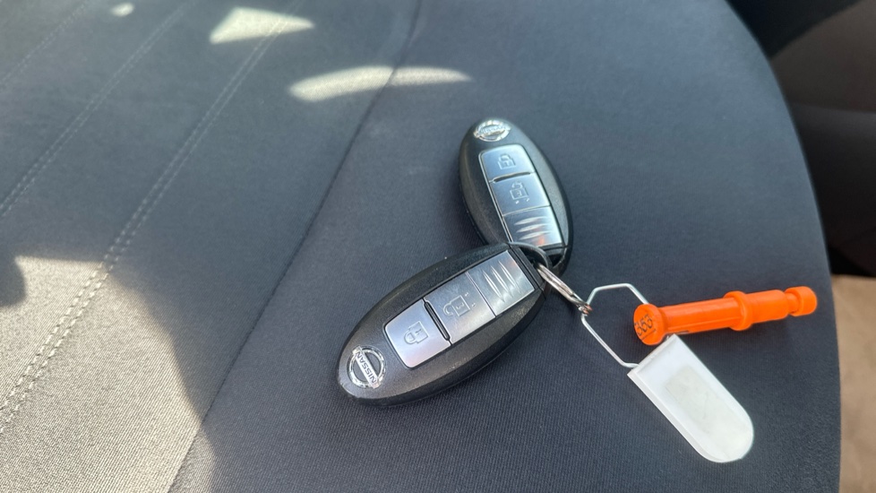 Nissan Juke 1.2 DiG-T N-Connecta 5dr Petrol Hatchback - Image 20