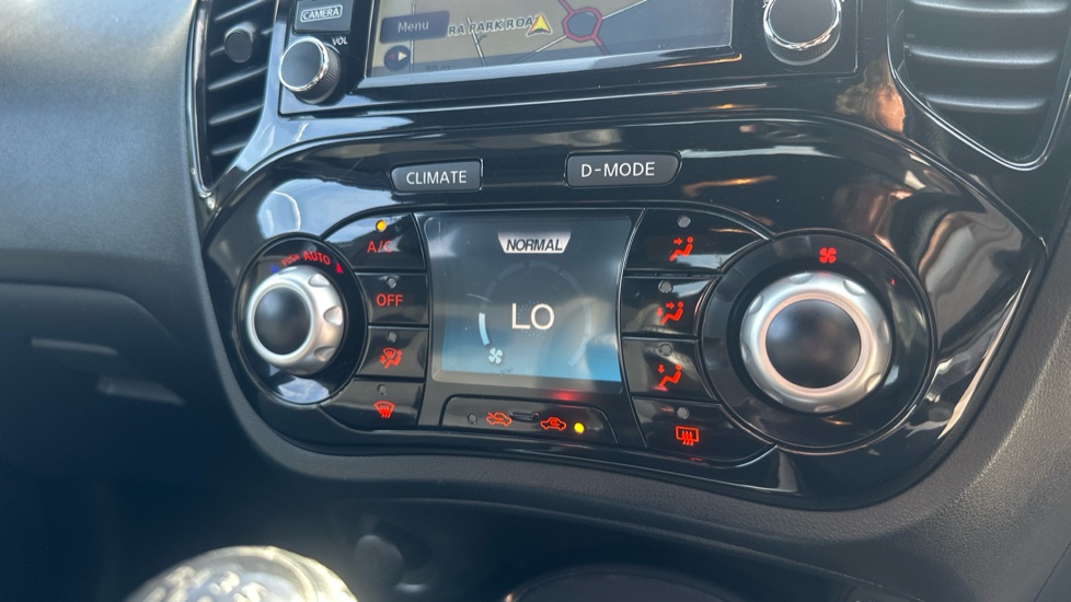 Nissan Juke 1.2 DiG-T N-Connecta 5dr Petrol Hatchback - Image 24
