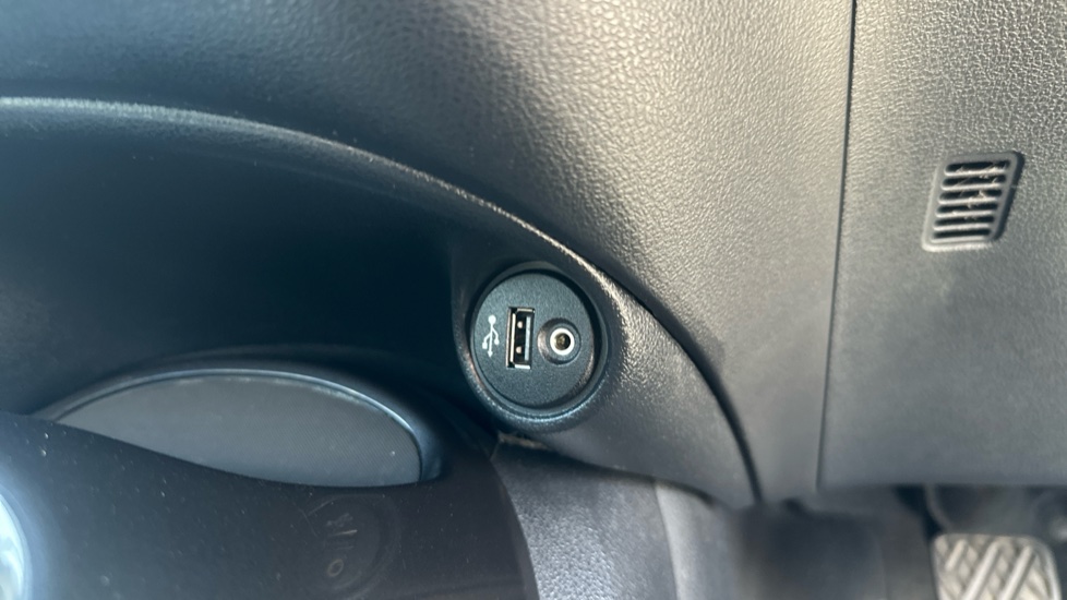 Nissan Juke 1.2 DiG-T N-Connecta 5dr Petrol Hatchback - Image 26