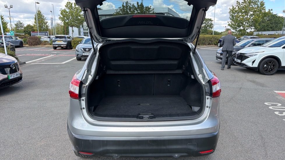 Nissan Qashqai 1.6 DiG-T N-Tec+ 5dr Petrol Hatchback - Image 4