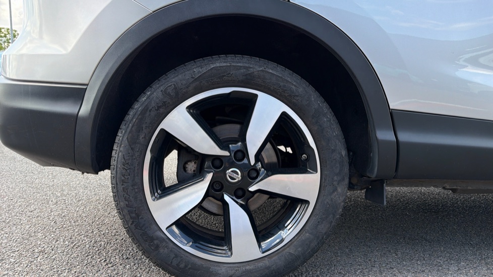 Nissan Qashqai 1.6 DiG-T N-Tec+ 5dr Petrol Hatchback - Image 7