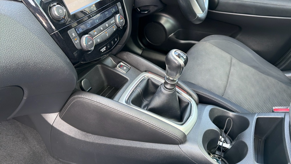 Nissan Qashqai 1.6 DiG-T N-Tec+ 5dr Petrol Hatchback - Image 13