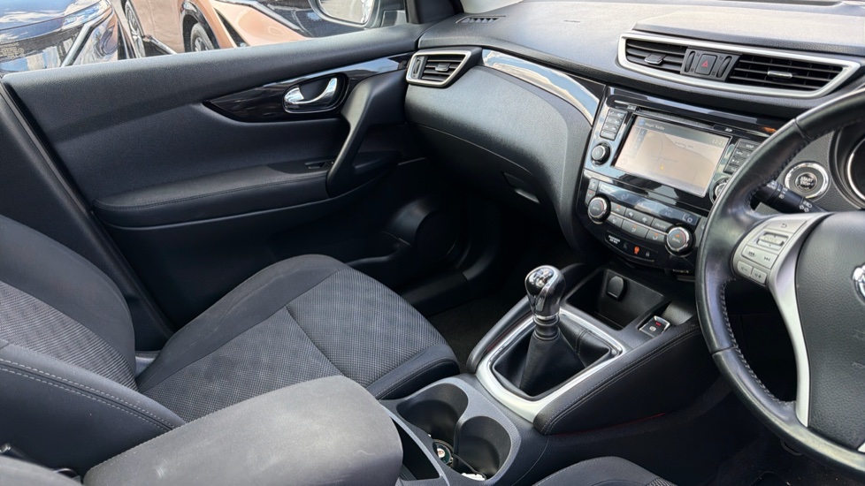 Nissan Qashqai 1.6 DiG-T N-Tec+ 5dr Petrol Hatchback - Image 14