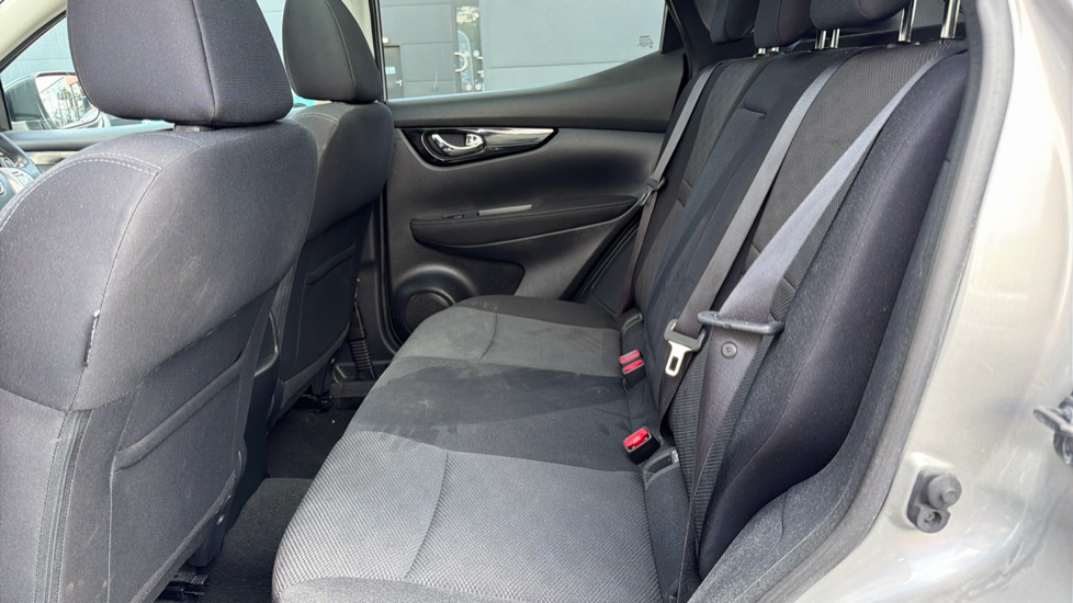 Nissan Qashqai 1.6 DiG-T N-Tec+ 5dr Petrol Hatchback - Image 16