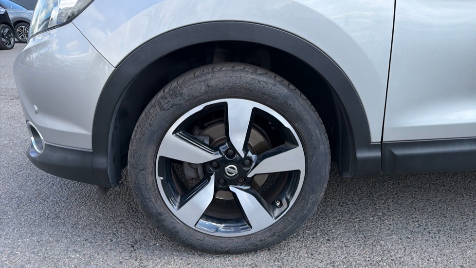 Nissan Qashqai 1.6 DiG-T N-Tec+ 5dr Petrol Hatchback - Image 22