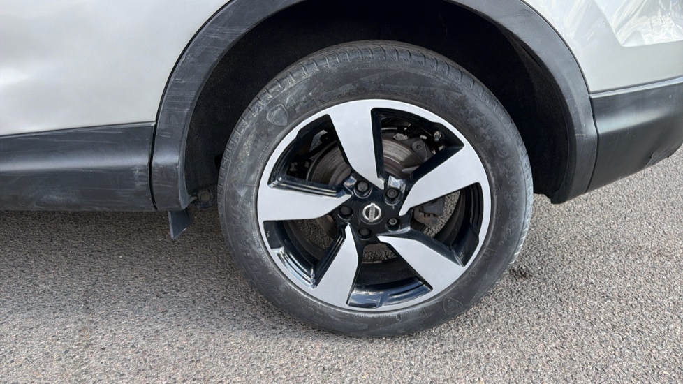 Nissan Qashqai 1.6 DiG-T N-Tec+ 5dr Petrol Hatchback - Image 23
